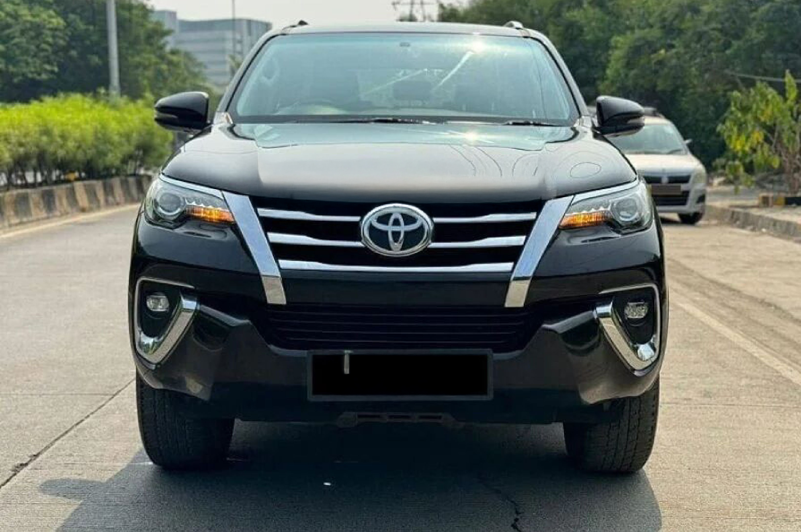 Toyota Fortuner (Black)