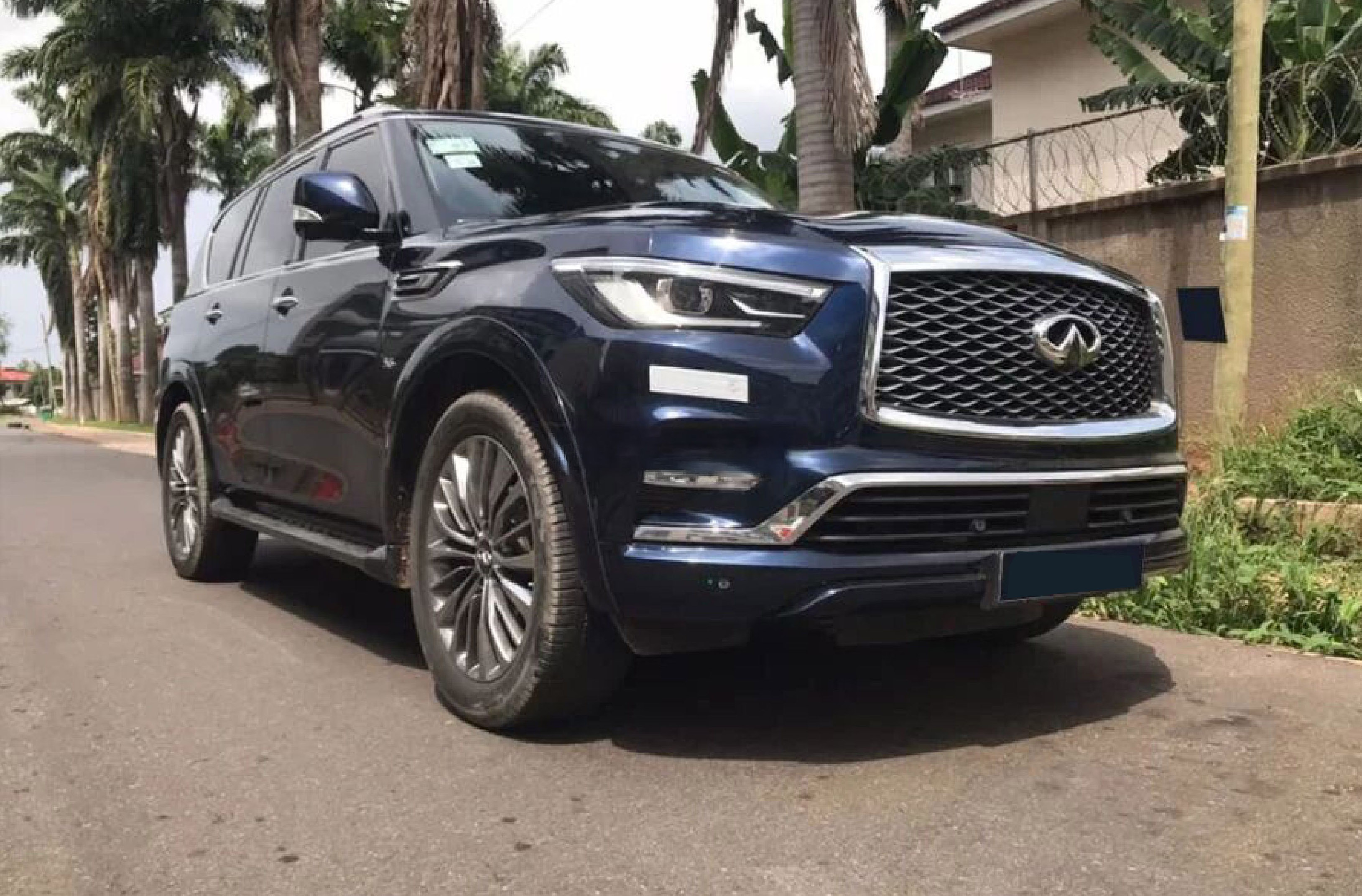 Infiniti QX80-V8